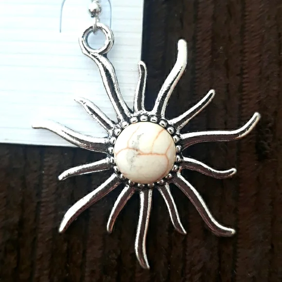 2x*Host Pick*Beautiful sun earrings - Picture 3 of 11